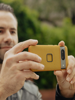 Etui Peak Design Mobile Everyday Fabric do smartfona Google Pixel 8 Pro żółte
