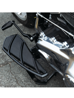 Podesty kierowcy lub pasażera Phantom Kuryakyn do Harley Davidson (’83-’20 Electra Glides, Road Glides, Road Kings, Street Glides, Tour Glides, Trikes, ‘86-’17 FL Softail Models & '12-'16 Dyna Switchback) czarne