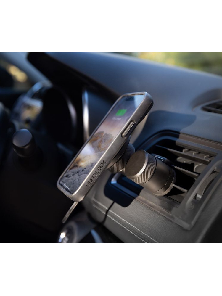 Zestaw do samochodu: etui na telefon iPhone 14 oraz mocowanie Quad Lock