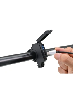 Ładowarka motocyklowa z gniazdami USB-A, USB-C Daytona czarna