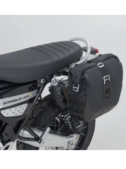 Zestaw: sakwa boczna Legend Gear LC2 + stelaż SLC SW-Motech Triumph Scrambler 1200 X (24-)/ XC (18-23)/ XE (18-) czarna [poj.: 13.5 l; na lewą stronę]