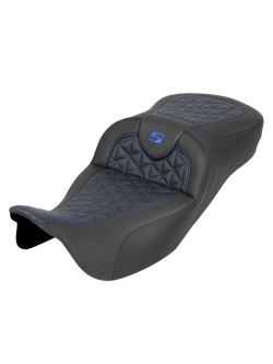 Kanapa motocyklowa dla kierowcy i pasażera Saddlemen Roadsofa Tri-Gripper Extended Reach Harley Davidson (wybrane modele) (08-24) czarno-niebieska