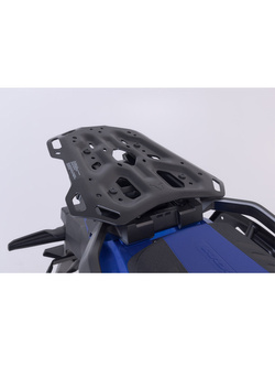 Zestaw: kufer centralny TRAX ADV + stelaż Adventure-rack SW-MOTECH Suzuki V-Strom 1000 / XT WDD0 (16-), V-Strom 1050/XT (19-) , V-Strom 650XT (17-25), V-Strom 1050DE (23-) (pojemność 38 L) srebrny