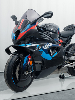 Szyba motocyklowa MRA "OM" BMW M 1000 RR (23-24) przyciemniana