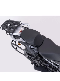 Zestaw: kufry boczne DUSC L + kufer centralny DUSC L + stelaże PRO + stelaż Adventure-Rack SW-Motech Suzuki GSX-S 1000 GX (23-) [poj.: 3 x 41l]