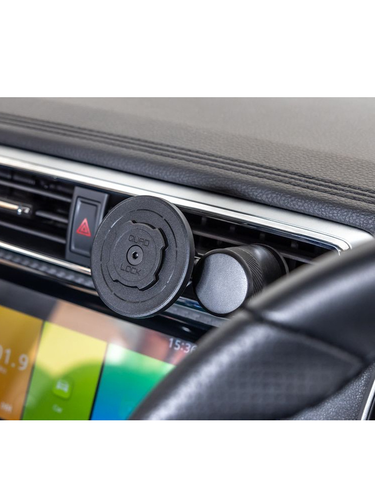 Zestaw do samochodu: etui na telefon iPhone 15 oraz mocowanie Quad Lock