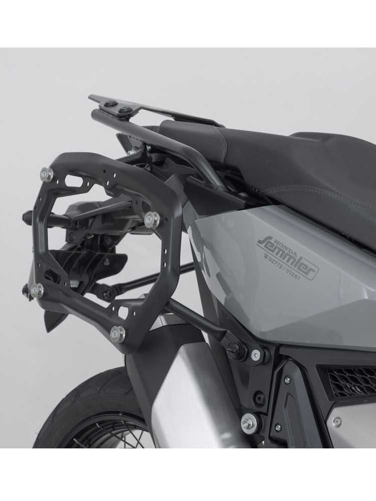 Zestaw: kufry boczne TRAX ADV + stelaże PRO 45/37 L Sw-Motech Honda X-ADV (20-) (pojemność 37 i 45 L) srebrne