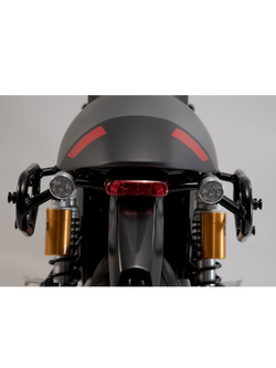 Zestaw: kufry boczne plastikowe Urban ABS + stelaże SLC Sw-Motech Triumph Thruxton 1200/R (16-19) [pojemność: 2 x 16,5l]