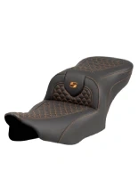 Kanapa motocyklowa dla kierowcy i pasażera Saddlemen Roadsofa DS Harley Davidson Road Glide/ Street Glide (wybrane modele) (23-) czarno-pomarańczowa