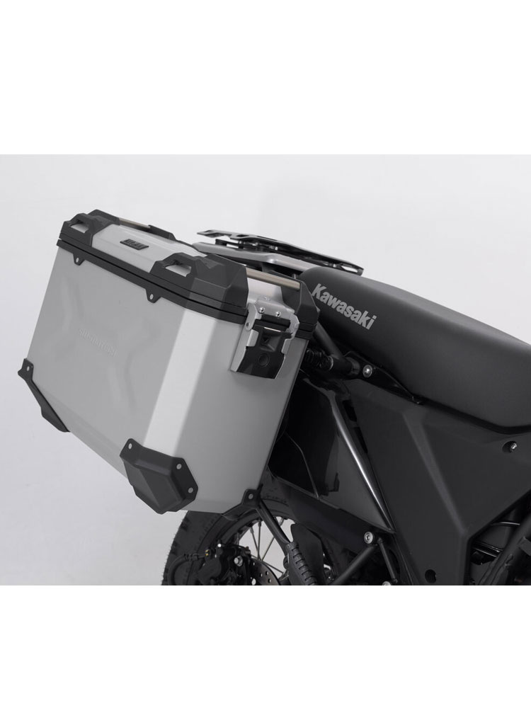 Zestaw: kufry boczne 37/45/38 + kufer centralny TRAX ADV + stelaże SW-MOTECH Kawasaki KLR 650 / S (22-), srebrne