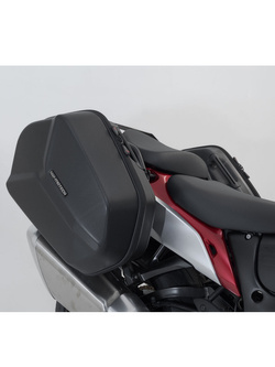 Zestaw: kufry boczne + stelaże PRO ABS Aero System Sw-Motech do Suzuki GSX 1300 R Hayabusa WEJ0 (20-) [pojemność: 2 x 25 L]
