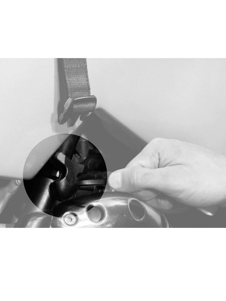 Klamra z pasem ściągającym do toreb na bak motocykla Enduristan Sandstorm