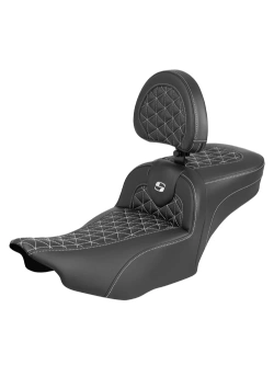 Kanapa motocyklowa dla kierowcy i pasażera z oparciem Saddlemen Roadsofa Tri-Gripper Extended Reach Harley Davidson Road Glide/ Street Glide (wybrane modele) (23-) czarno-biała