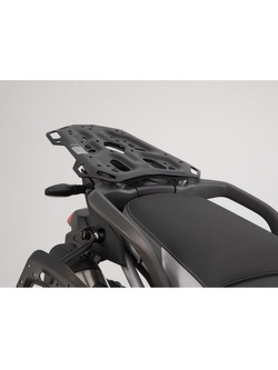 Zestaw: kufer centralny srebrny TRAX ADV + stelaż Adventure-rack SW-Motech Triumph Tiger 900/ GT/ Rally/ Pro (19-) / 1200 GT Explorer / Rally Explorer / Rally Pro (22-),Tiger 850 Sport (21-) [pojemność: 38 L]