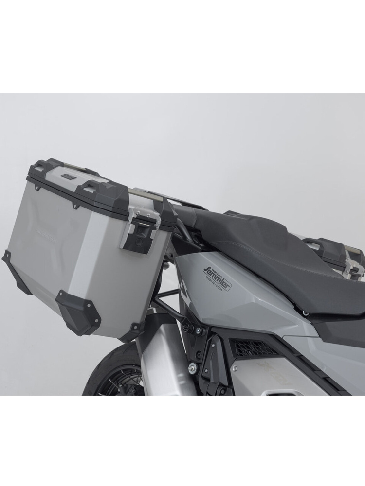Zestaw: kufry boczne TRAX ADV + stelaże PRO 45/37 L Sw-Motech Honda X-ADV (20-) (pojemność 37 i 45 L) srebrne