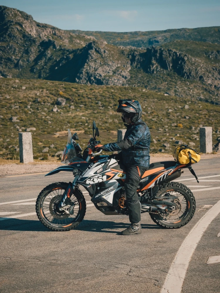 Kask adventure Nexx X.Lifecountry Terra szaro-czarno-czerwony matowy