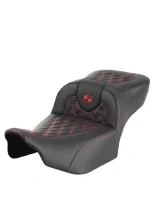 Kanapa motocyklowa dla kierowcy i pasażera Saddlemen Roadsofa LS Extended Reach Harley Davidson Road Glide/ Street Glide (wybrane modele) (23-) czarno-czerwona