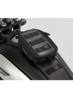 Zestaw: torba akcesoryjna LA2 i pas na zbiornik SLA SW-Motech Triumph modele (04-)