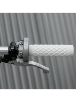 Manetki motocyklowe Biltwell Troker TPV do kierownic o średnicy 22 [mm] białe