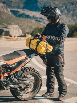 Kask adventure Nexx X.Lifecountry Terra szaro-czarno-czerwony matowy