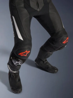 Kombinezon motocyklowy skórzany dwuczęściowy Alpinestars GP Force V2 czarno-biało-czerowny
