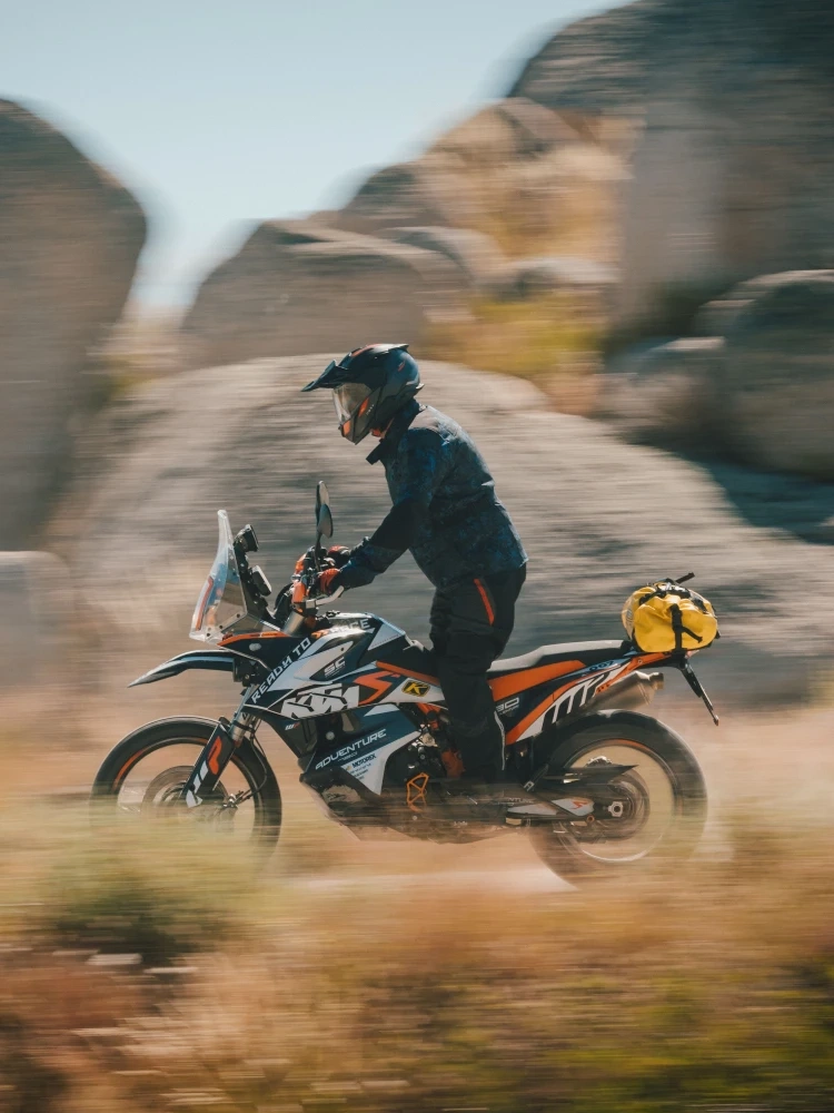 Kask adventure Nexx X.Lifecountry Terra szaro-czarno-czerwony matowy