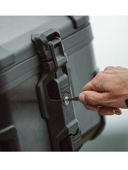 Zestaw: kufer centralny DUSC L + stelaż Adventure-rack SW-MOTECH Suzuki V Strom 650 / XT (16-) [pojemność 41 l]