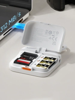 Pokrowiec i czytnik kart Insta360 2in1 biały