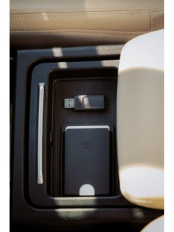 Bezprzewodowy adapter Quad Lock CarPlay/Android Auto