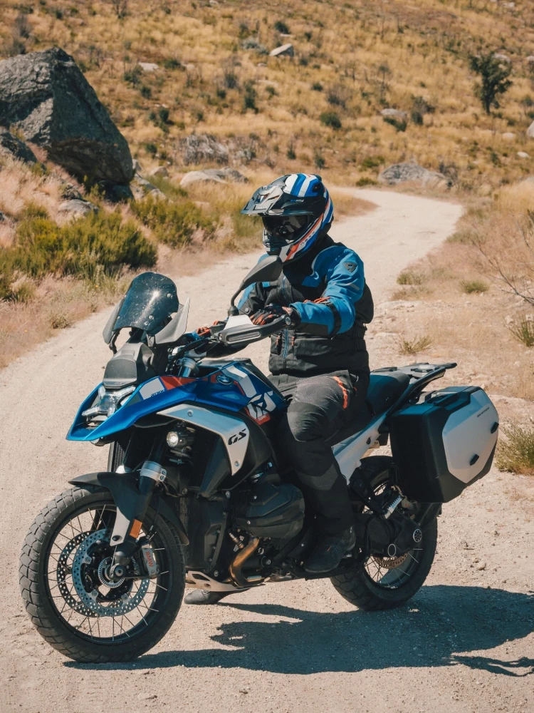 Kask adventure Nexx X.Lifecountry Westbound niebiesko-biało-czerwony matowy