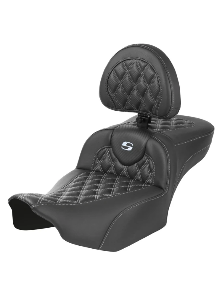 Kanapa motocyklowa dla kierowcy i pasażera z oparciem Saddlemen Roadsofa CF LS Extended Reach Harley Davidson Road Glide/ Street Glide (wybrane modele) (23-) czarno-srebrna