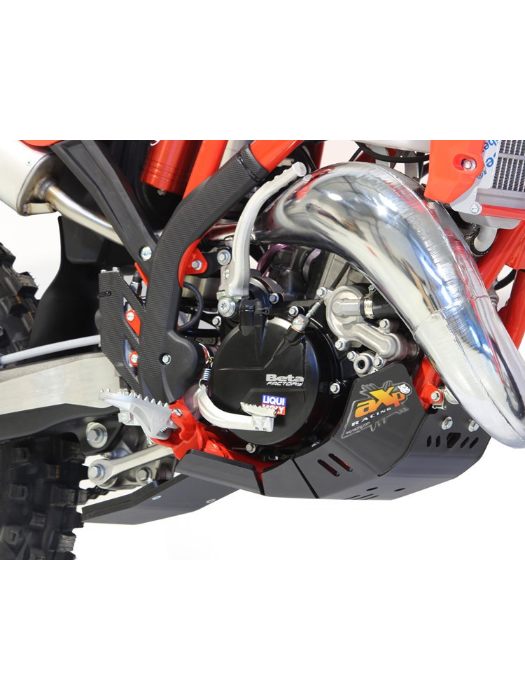Płyta pod silnik AXP Racing Xtrem Beta 125RR/200RR/Race (23-), 125RR/200RR XPRO (25-) z osłoną podnośnika czarna