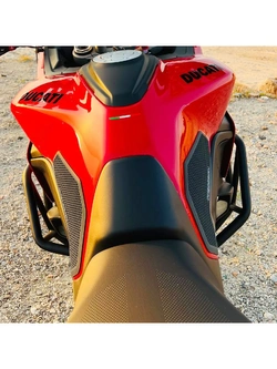 Tankpady boczne ONEDESIGN Ducati Multistrada V2/ S (25-) karbonowe, czarne