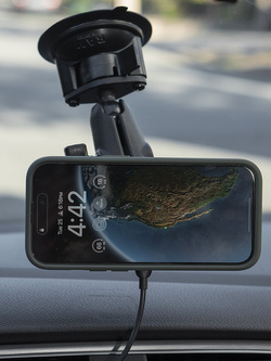 Adapter do uchwytu z przegubem kulowym Peak Design Mobile z bezprzewodową ładowarką czarny