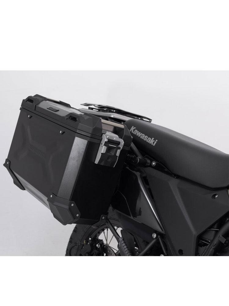Zestaw: kufry boczne 37/45/38 + kufer centralny TRAX ADV + stelaże SW-MOTECH do motocykla Kawasaki KLR 650 / S (22-), czarne