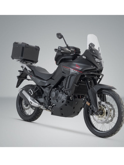 Zestaw: kufer centralny czarny TRAX ADV + stelaż Adventure-rack SW-Motech Honda XL750 Transalp (22-) [pojemność: 38 L]