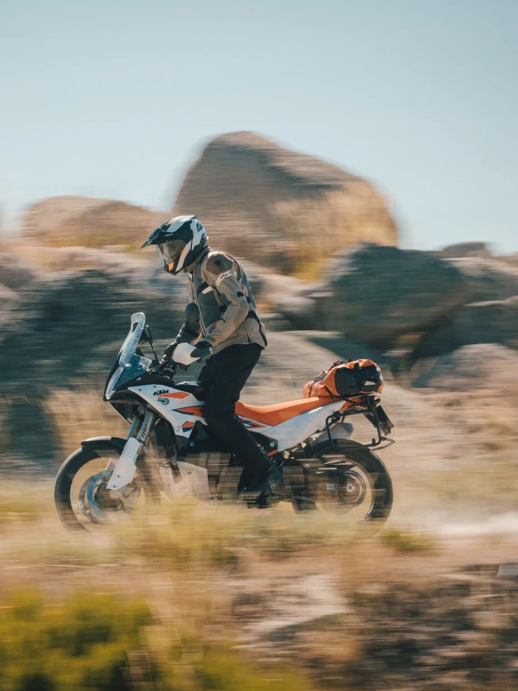 Kask adventure Nexx X.Lifecountry Terra biało-czarno-pomarańczowy matowy