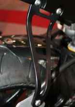 Mocowanie wydechu R&G do modeli z pojedynczym wydechem, czarne Aprilia RSV (98-03)