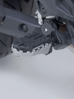 Podnóżki motocyklowe ION SW-Motech Suzuki V-Strom 800/ DE/ Adventure (23-) srebrne