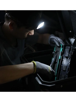 Lampa sportowa LOBOO wodoodporna z uchwytem na bagaż [IP66]