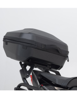Zestaw: kufer centralny plastikowy Urban ABS + stelaż Street-Rack SW-MOTECH Honda CB750 Hornet (22-) [pojemność 16-29l]