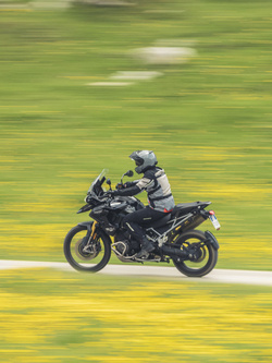 Zestaw: Kask szczękowy Schuberth E2 szary + dedykowany interkom motocyklowy