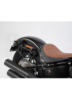 Zestaw: sakwy boczne LEGEND GEAR LC2 + LC1 + stelaże HARLEY-DAVIDSON Softail Street Bob (FXBB) ST1 (17-20), Softail Standard (20-), Low Rider (17-) [pojemność: 13,5 + 9,8 L]