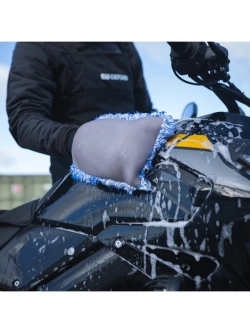 Rękawica z mikrofibry do mycia motocykla Oxford niebiesko-biała