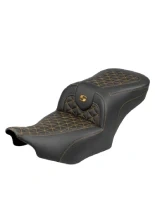 Kanapa motocyklowa dla kierowcy i pasażera Saddlemen Roadsofa Tri-Gripper Harley Davidson Road Glide/ Street Glide (wybrane modele) (23-) czarno-złota