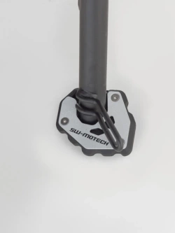 Poszerzenie stopki bocznej SW-Motech Triumph Trident 660 (24-)/ 800 (25-) czarno-srebrne