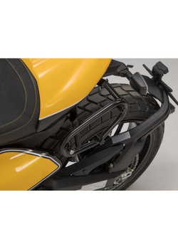 Zestaw sakw bocznych Legend Gear Black Edition 13,5/9,8 l i stelaży SLC DUCATI Scrambler Café Racer (19-), Scrambler 800 Icon / Classic (19-22), Scrambler Nightshift (20-22), Full Throttle (18-20), Desert Sled (16-)