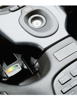 Miernik akumulatora z diodami LED Kuryakyn srebrny