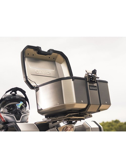 Kufer centralny aluminiowy SHAD TR55 Terra srebrny + aluminiowa płyta montażowa [pojemność: 55 l]