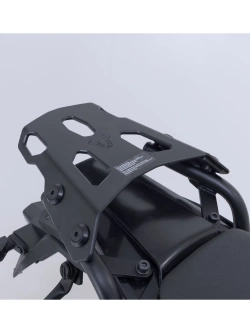 Zestaw: kufer centralny plastikowy + stelaż Urban ABS SW-Motech KTM 250 Adventure (25)/ 390 Adventure (25)/ R/ X (25-) [poj.: 16-29 L]